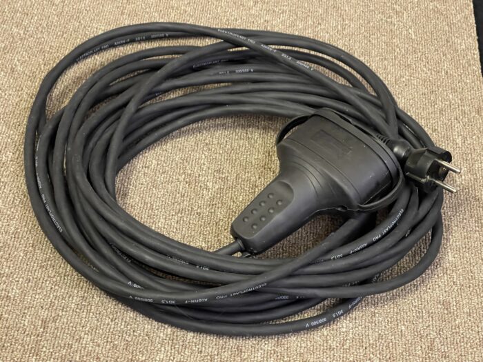 Pikendusjuhe kahe pesaga 12m. 3 x 1,5mm. IP44