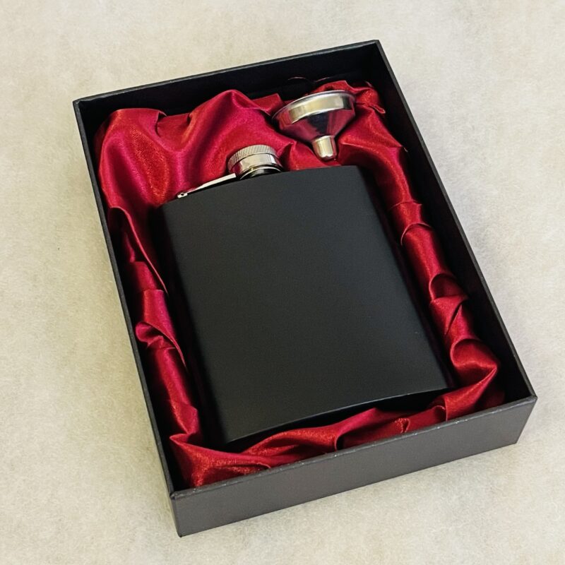 Kinkekomplekt Taskupudel / taskupläsku / HIP FLASK 210ml. ja lehter