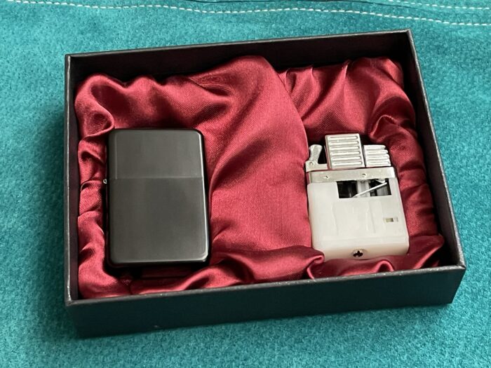 Kinkekomplekt. ZIPPO stiilis tulemasin + gaasiga element