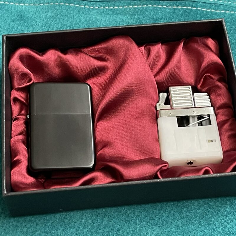 Kinkekomplekt. ZIPPO stiilis tulemasin + gaasiga element