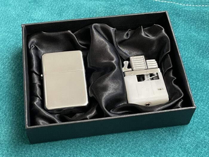 Kinkekomplekt. ZIPPO stiilis tulemasin + gaasiga element