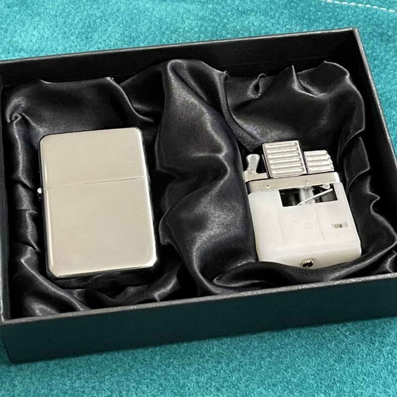 Kinkekomplekt. ZIPPO stiilis tulemasin + gaasiga element