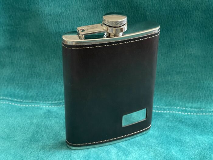 Taskupudelikomplekt "RAAMAT" Hip Flask, taskupläsku 240ml.