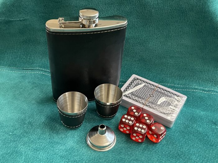 Kinkekomplekt 240ml. taskupläsku+pitsid+t​äringud+kaardid