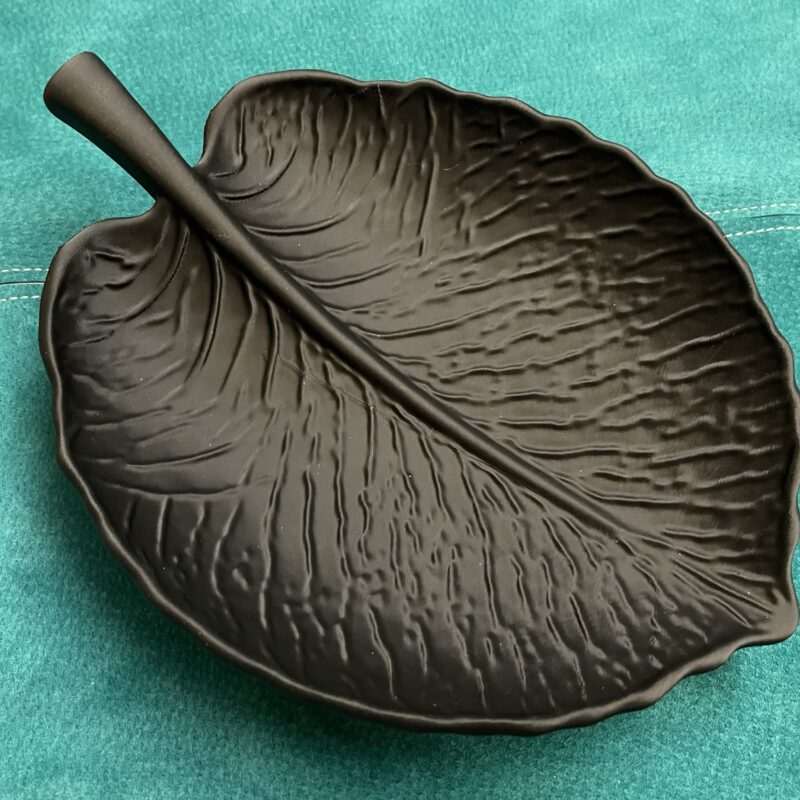 Lehe kujuline kauss/alus võtmetele ja pudipadile