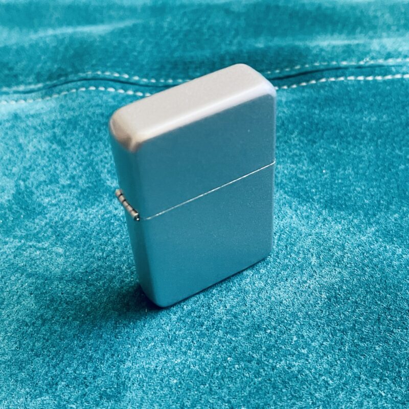 ZIPPO stiilis metallkorpusega välgumihkel / tulemasin metallist kinkekarbis