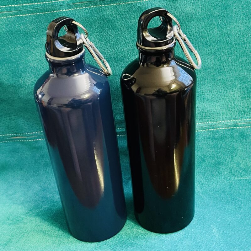 Alumiiniumist joogipudel 750ml. karabiiniga must