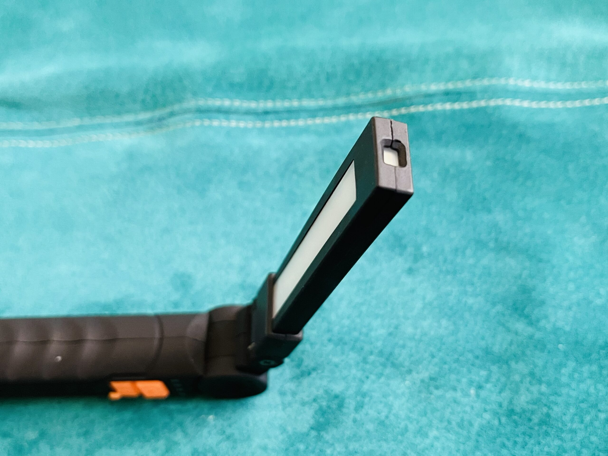 Muudetava nurgaga LED taskulamp magnetkinnitusega. USB C - Image 7