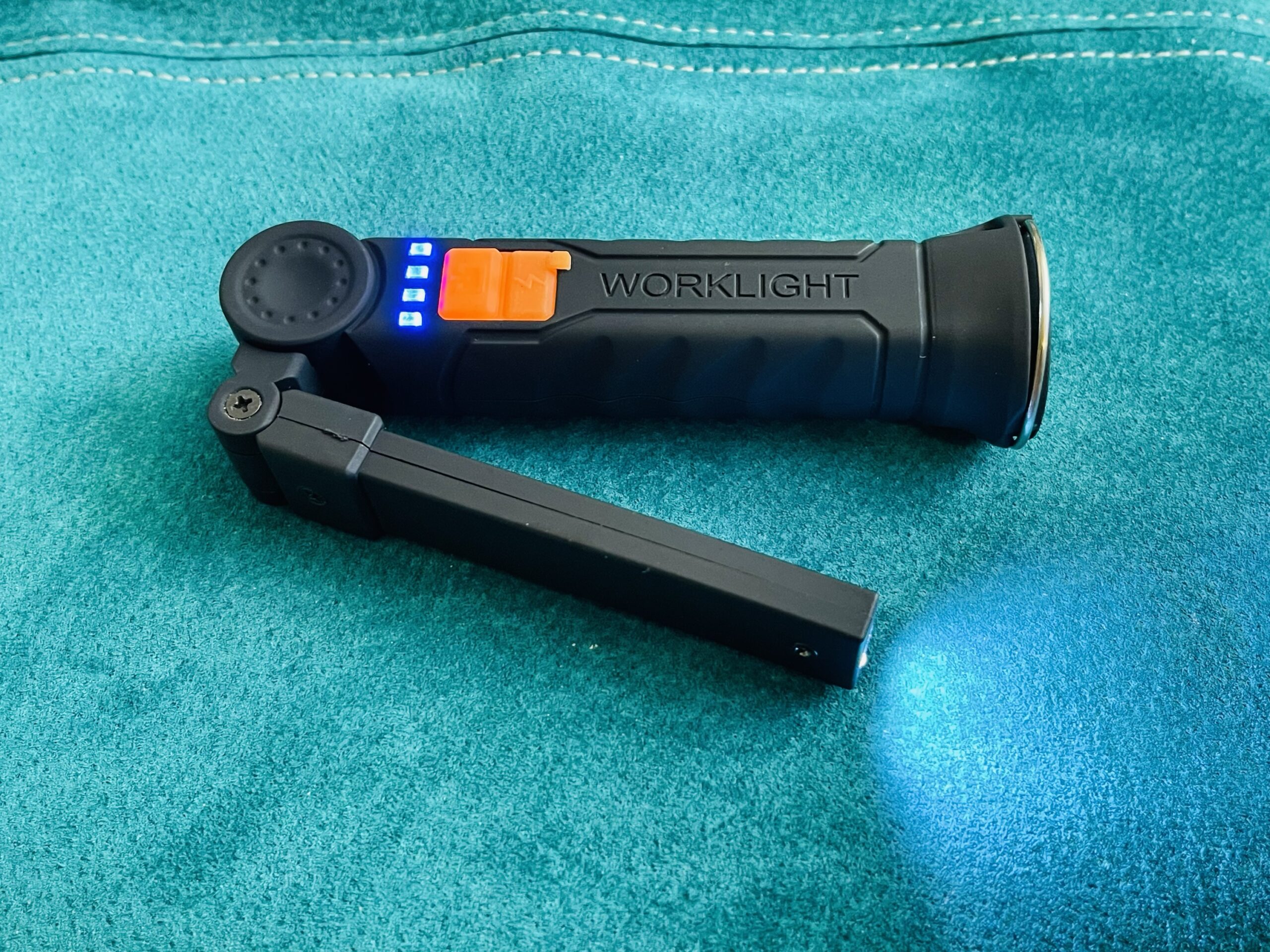 Muudetava nurgaga LED taskulamp magnetkinnitusega. USB C - Image 5