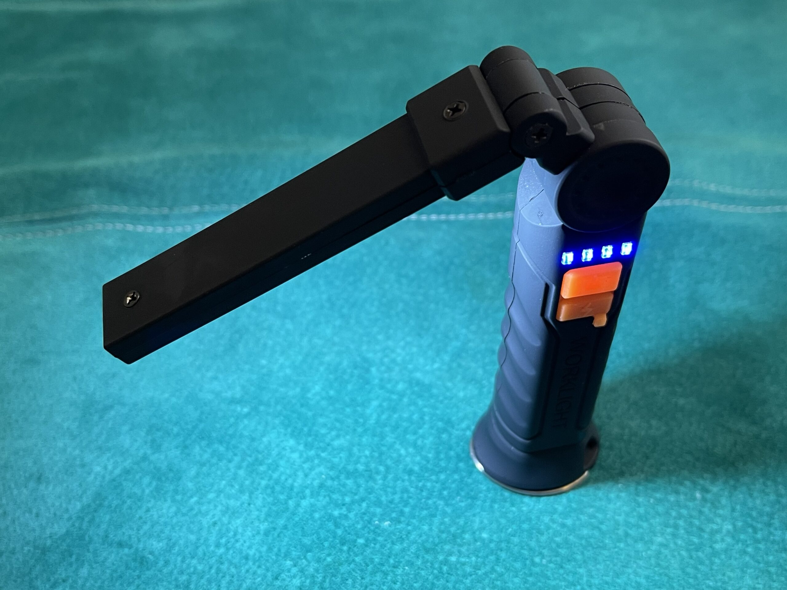 Muudetava nurgaga LED taskulamp magnetkinnitusega. USB C - Image 4