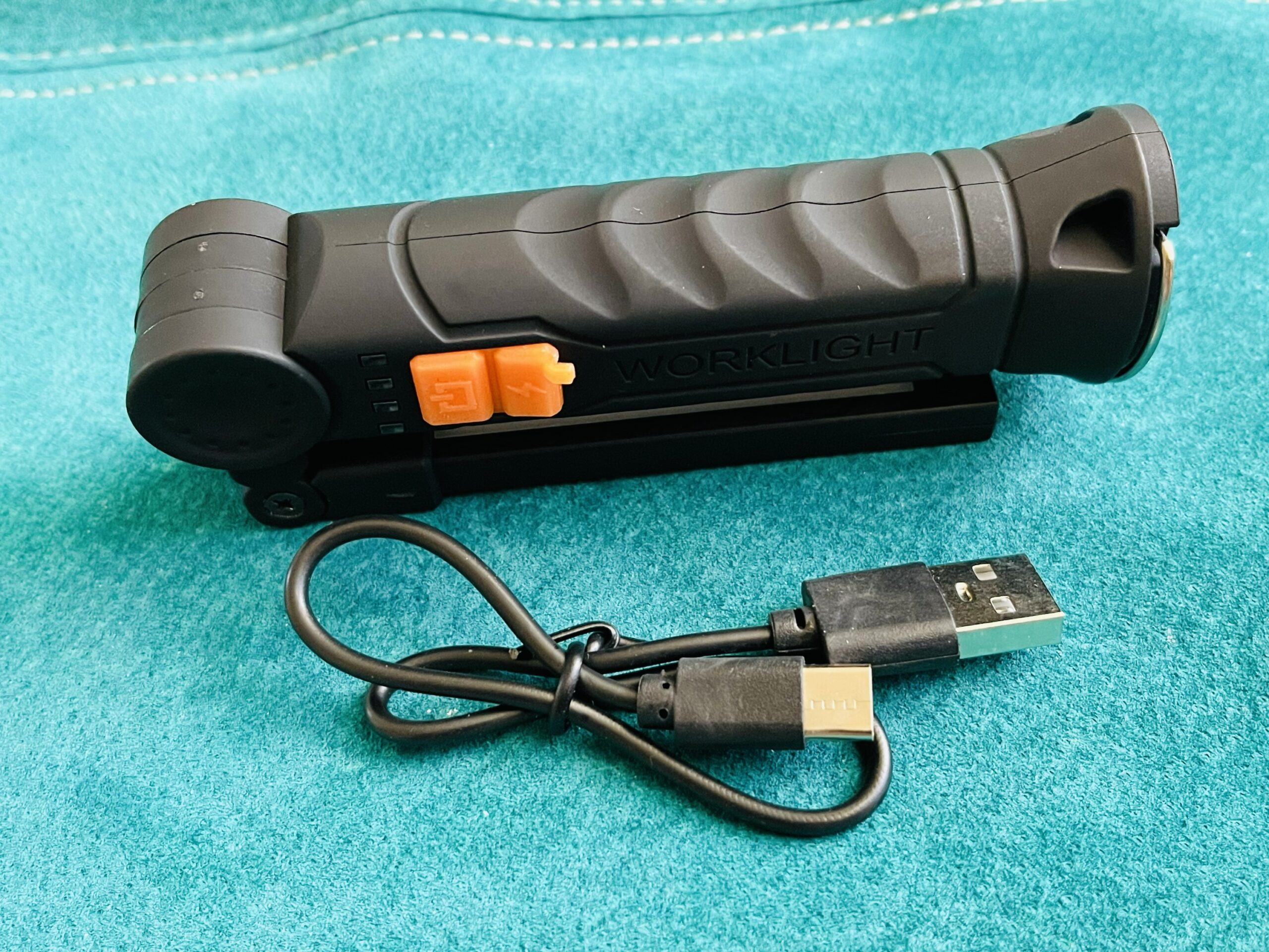 Muudetava nurgaga LED taskulamp magnetkinnitusega. USB C - Image 3